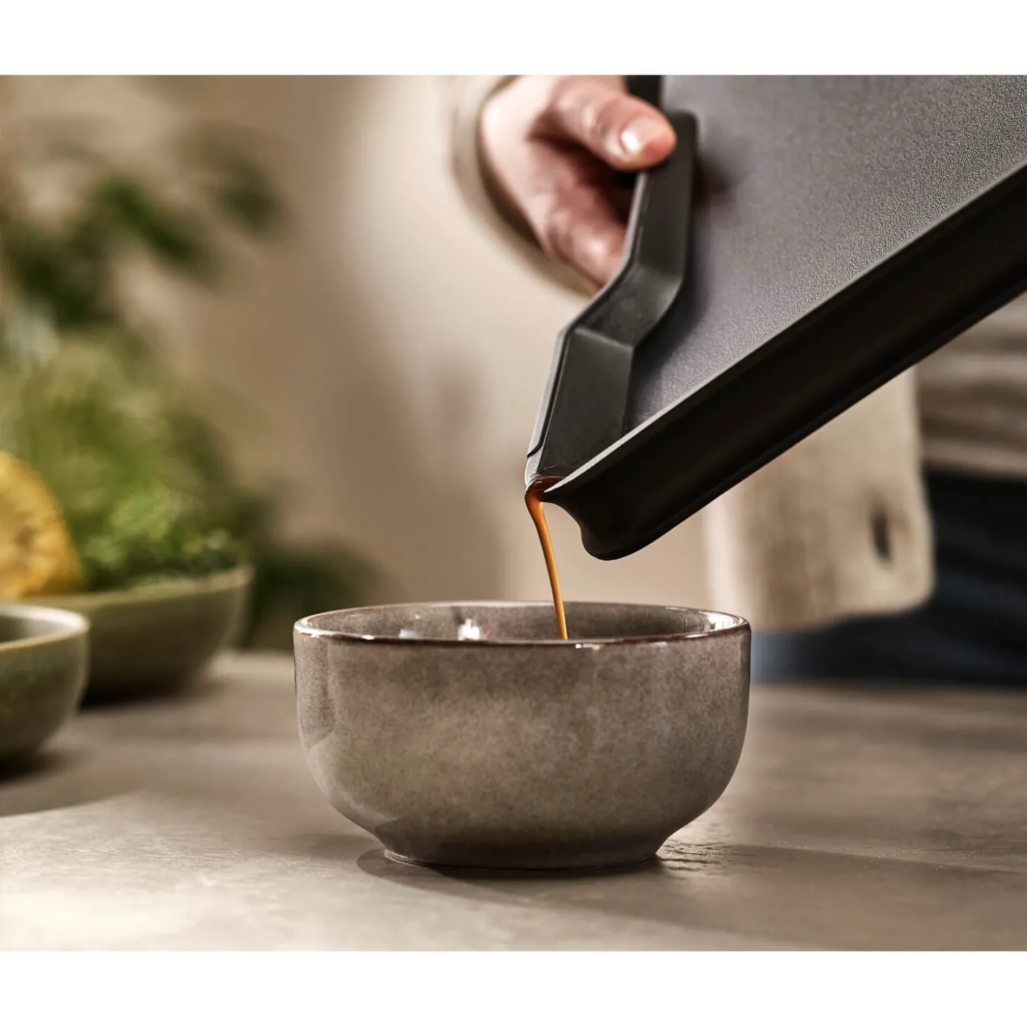 Joseph Joseph Cut&Carve Plus Multi-function Extra Large Chopping Board - Black