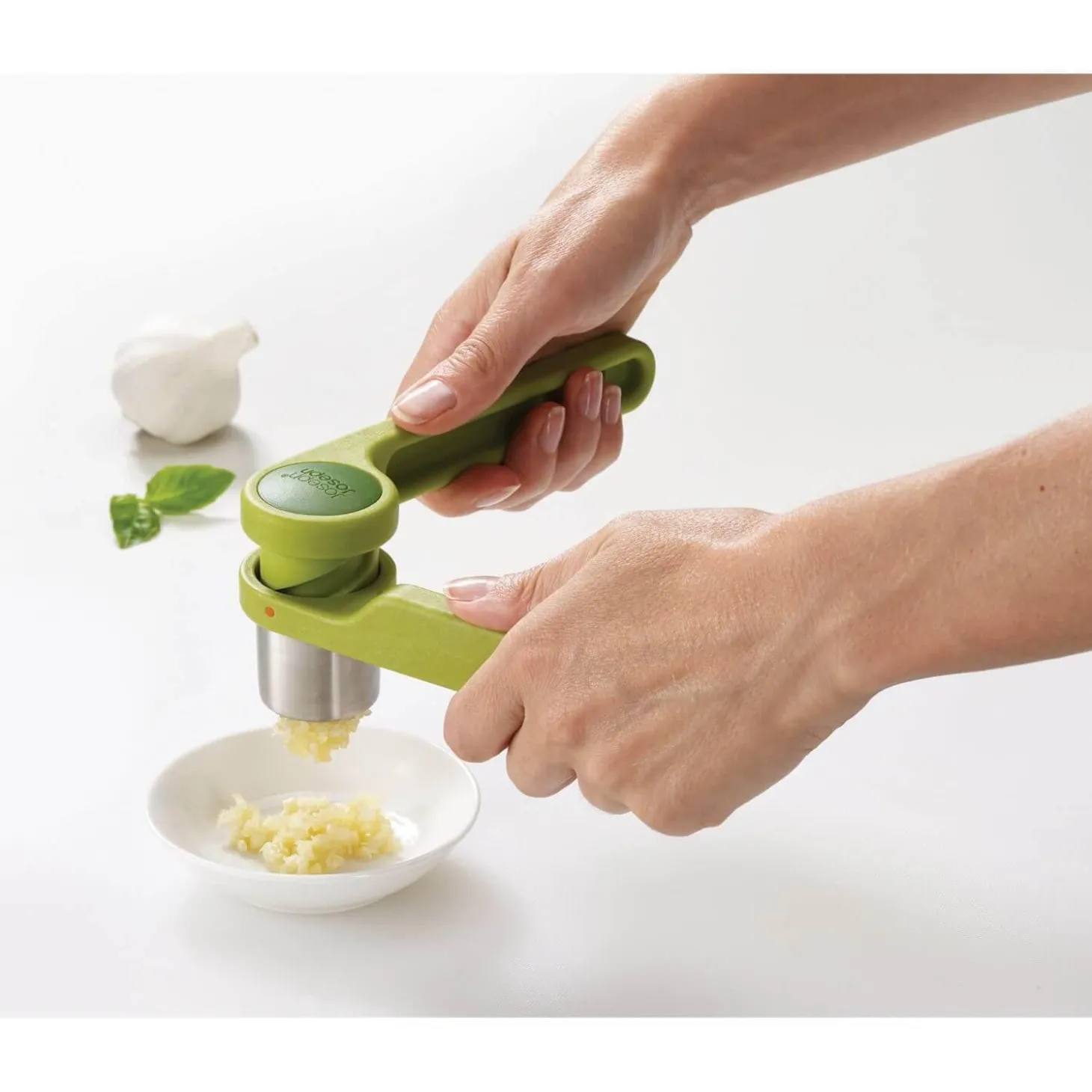 Joseph Joseph Helix Garlic Press - Green