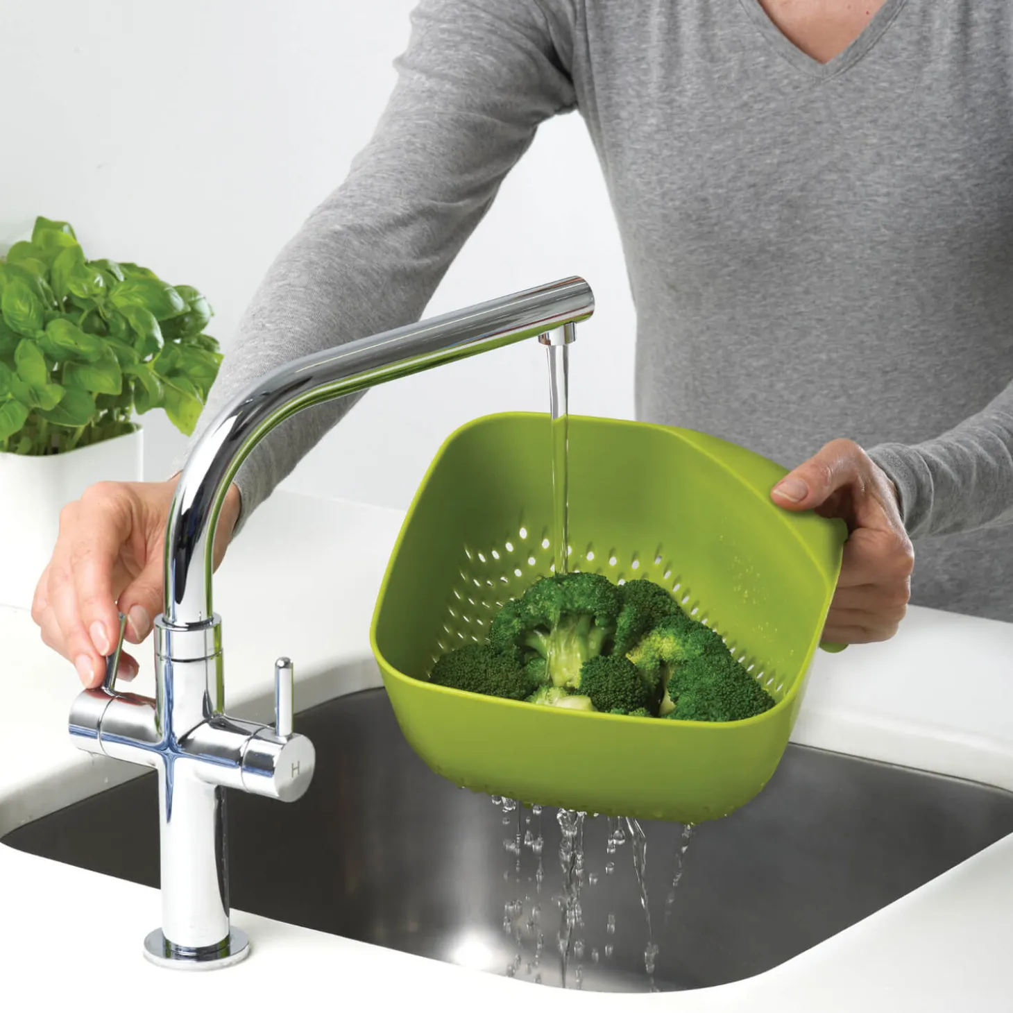 Joseph Joseph Square Colander - White