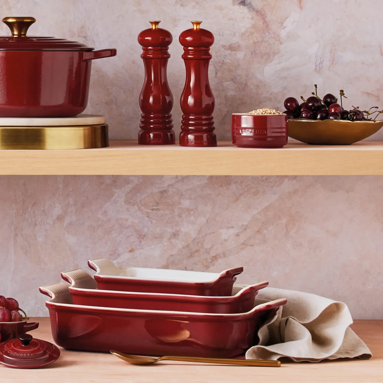 Le Creuset Stoneware Heritage 26cm Rectangular Deep Dish - Garnet