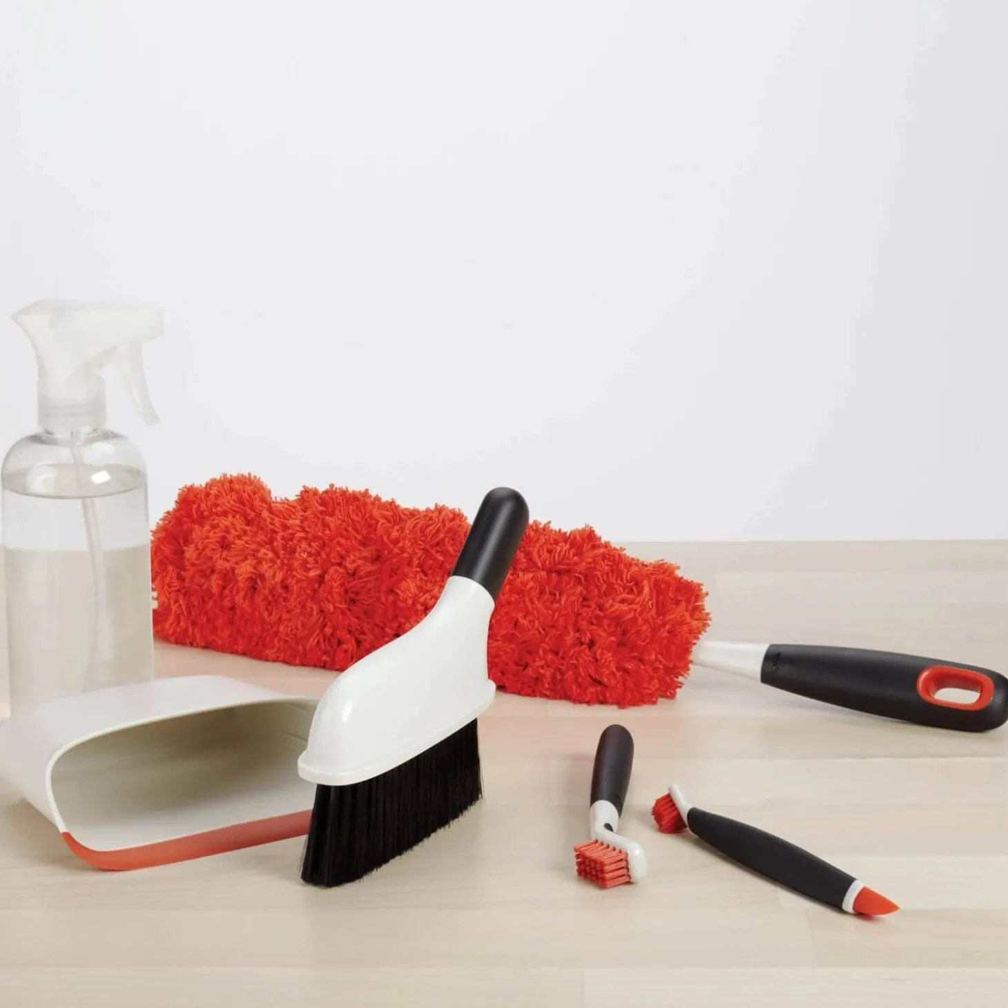 OXO Good Grips Microfibre Hand Duster - Red