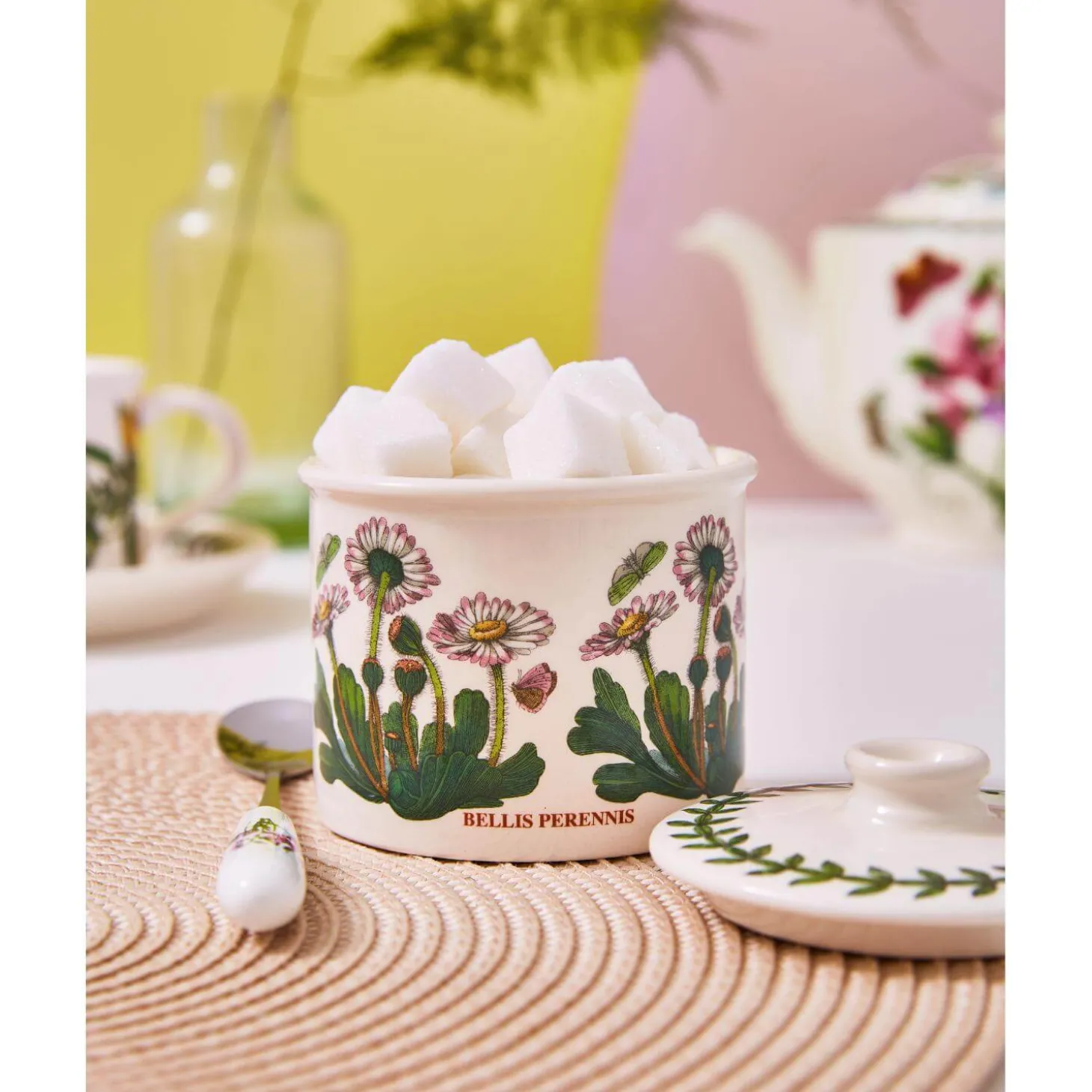 Portmeirion Botanic Garden Romantic Shape 2-Pint Teapot