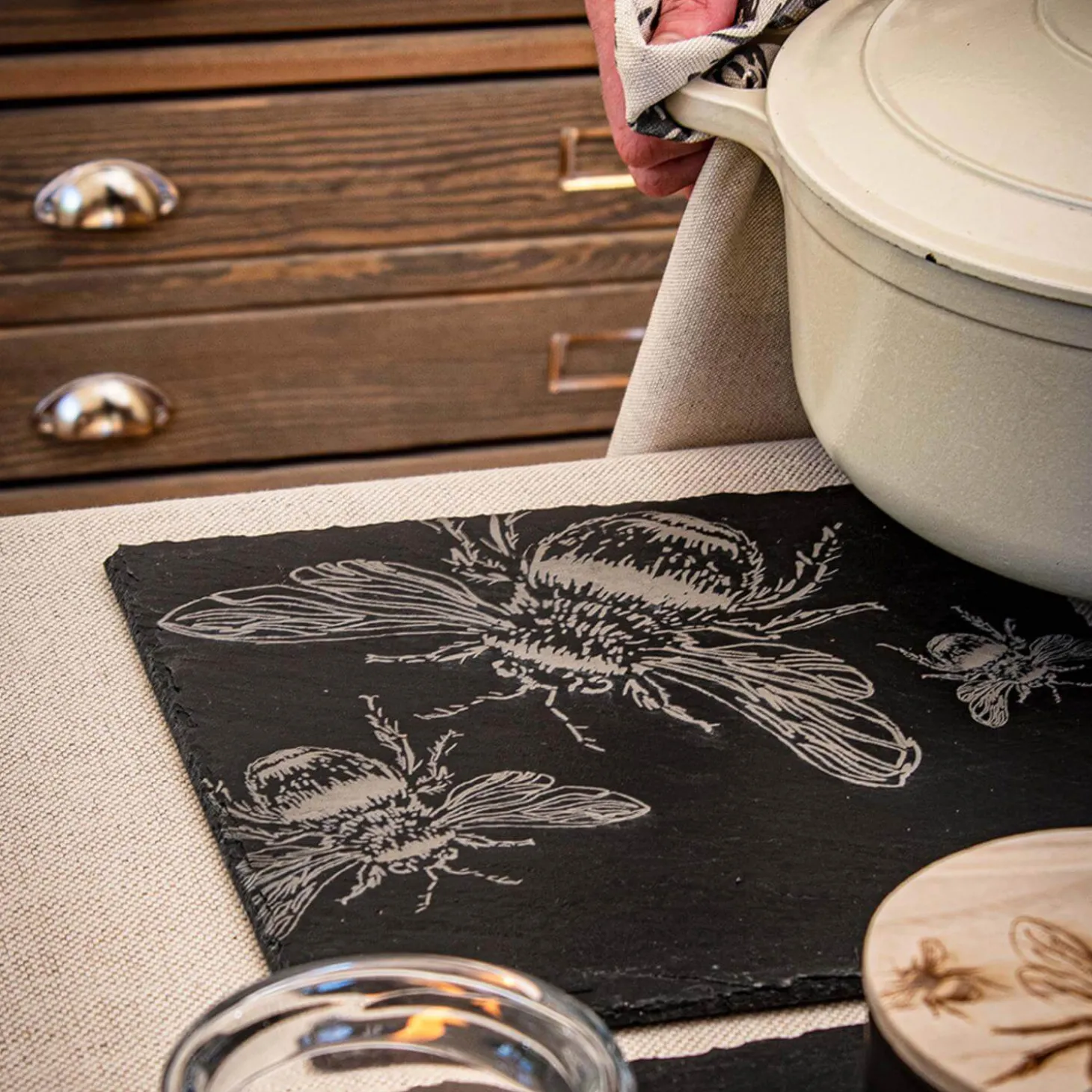 Selbrae House Slate Pot Stand - Bee