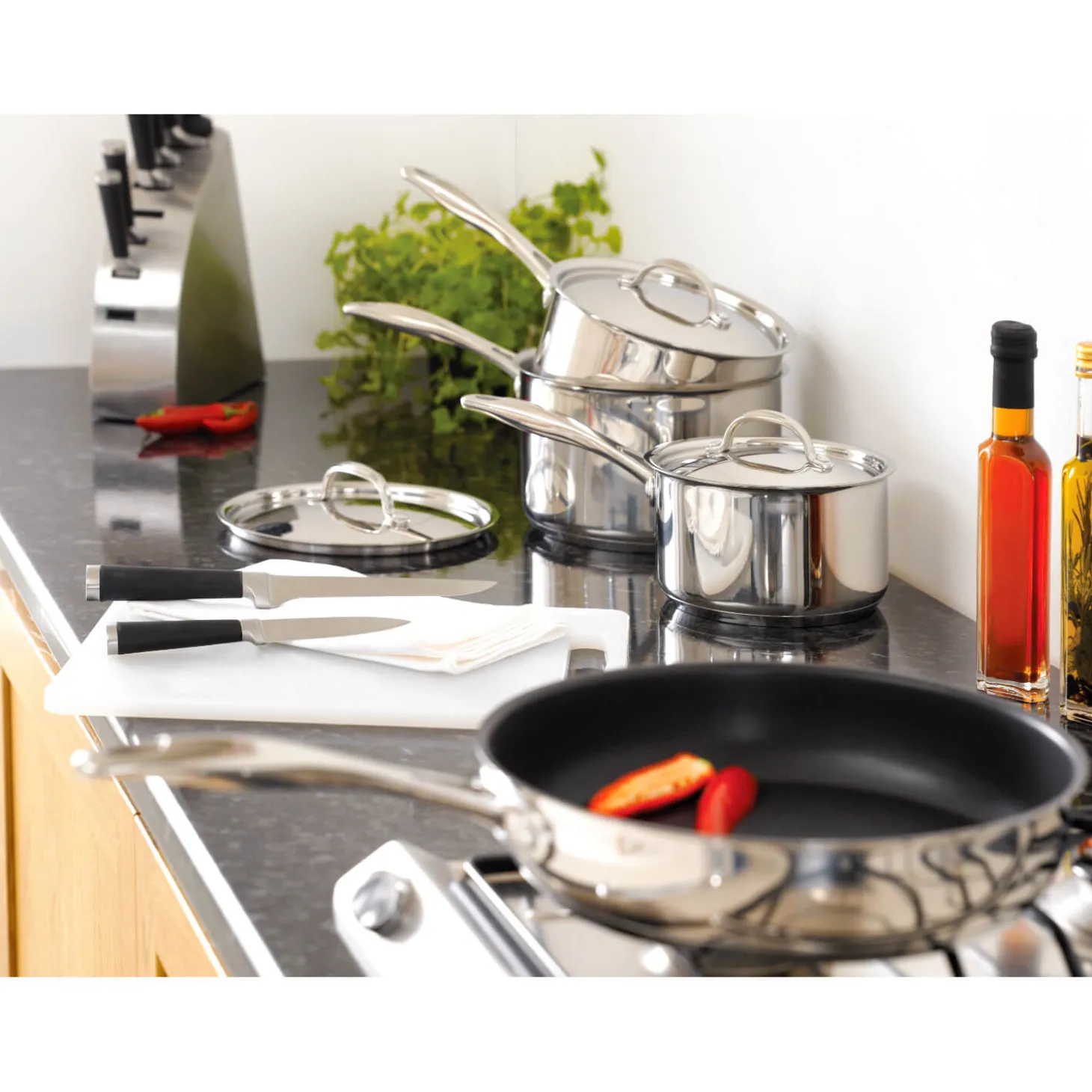 Stellar 7000 Draining Saucepan With Glass Lid - 14cm