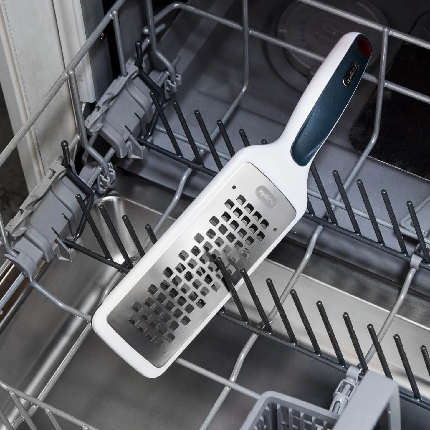 Zyliss Smooth Glide Coarse Grater - White